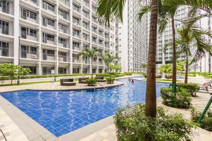 Shore 2 Residences 1Br Deluxe Room In Moa Complex マニラ市 エクステリア 写真
