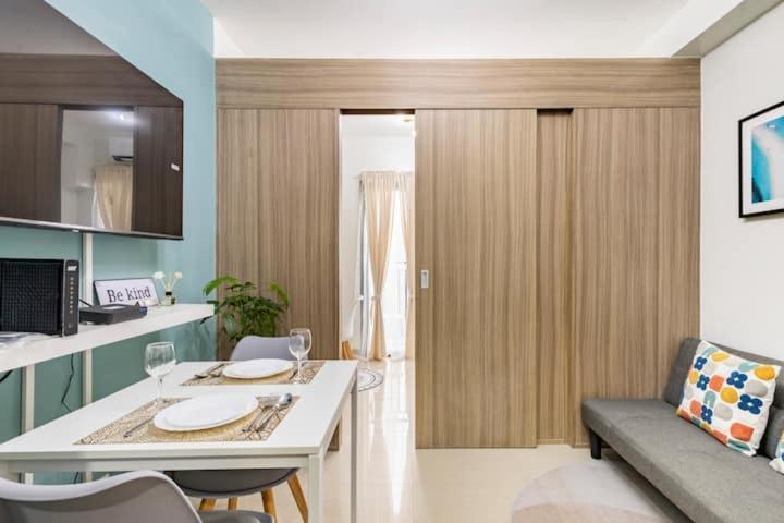 Shore 2 Residences 1Br Deluxe Room In Moa Complex マニラ市 エクステリア 写真